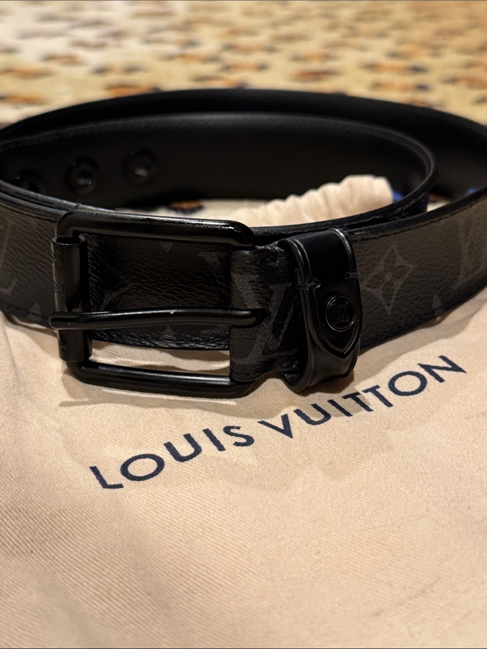 LV men’s belt (Authentic)